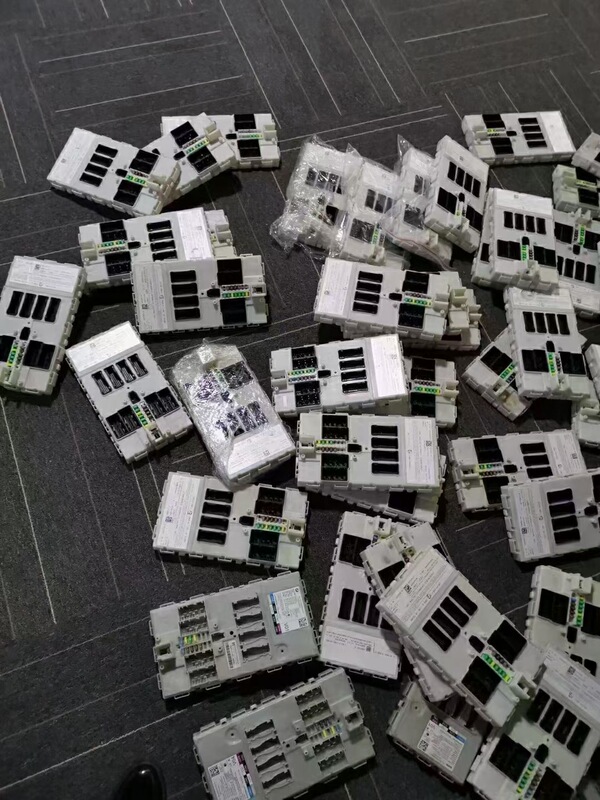 Suitable for Bmw 1234567 Series Bdc Large White Box Fem Body Computer X1F49F35G38F16G05 Module Li