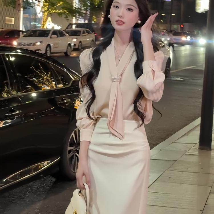 秋季新款法式职业金秘书穿搭气质长袖衬衫+高腰开叉半身裙套装女