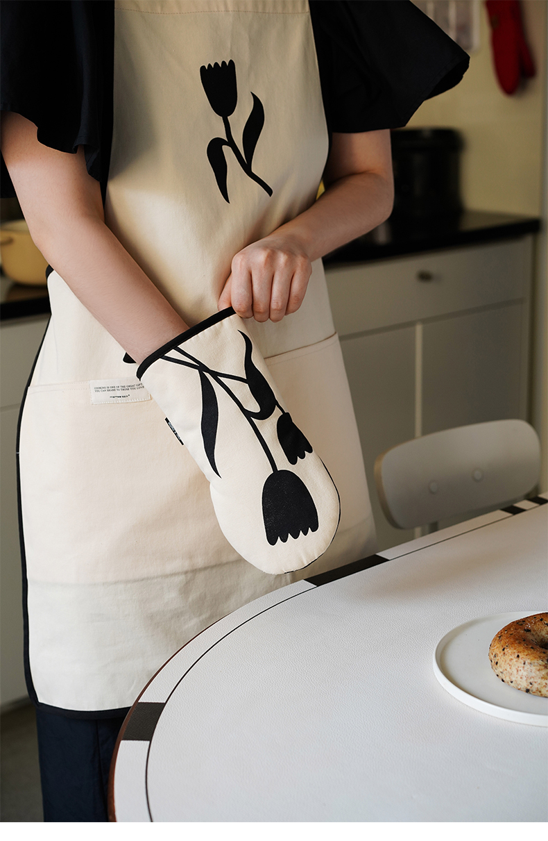 Spring flower cotton apron for cooking and baking fashionably in kitchen - A Bit Sleepy｜Concept Store