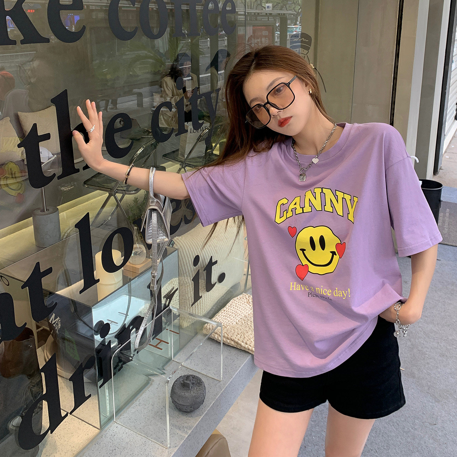 (Hu Chui) 2022 Summer New Round Collar Short Sleeves 100 Hitch Blouse Loose Purple Smiley Face T-Shirt Woman