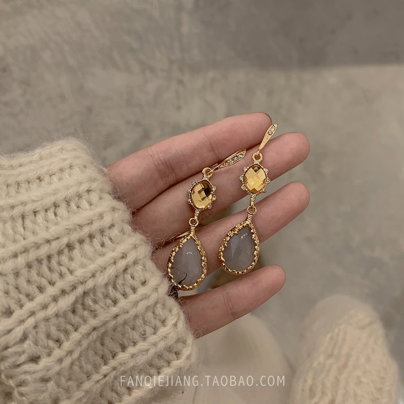 Design Sense Style Earrings Woman with a small crowdsourced Korean personality A brief retro Baroque autumn and winter style ear clip