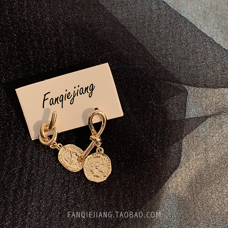 Advanced Sensation Retro Gold Coins Portrait Earrings Woman 925 Silver Needle Knotted Asymmetric Ear Pin 2021 New Tide Niche