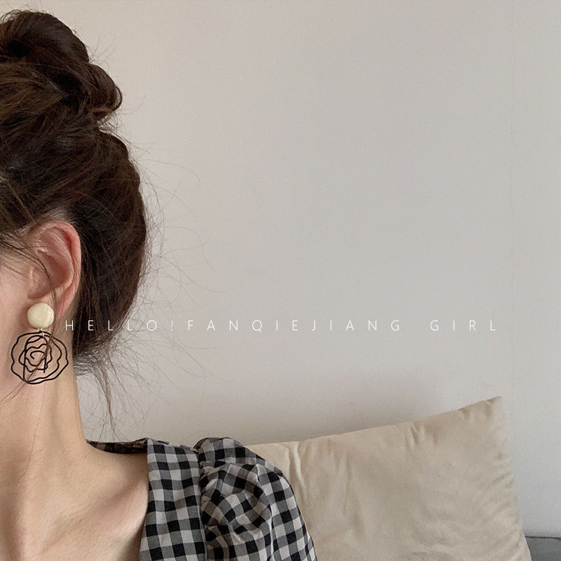 vintage retro Exaggerated Flowers Earrings Summer Fresh 100 Ride Port Wind Design Sensation the new wave 2020