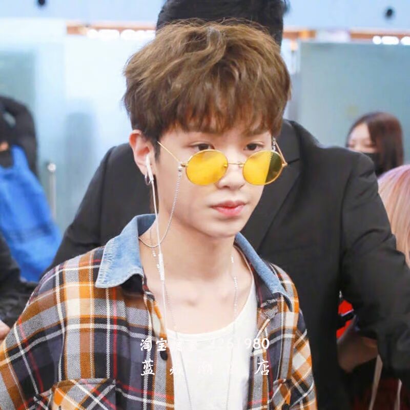 Cai Xukun với kính râm kính màu phim thủy tinh nữ thủy triều 2018 lưới đỏ sao retro kính râm nam kính không gọng