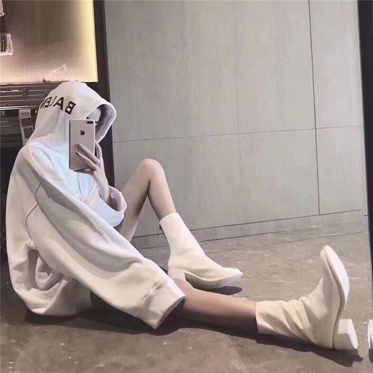 Women's shoes, round toe, thick bottom, low heel, back zipper, long legs, good looking, heel height is about 4cm