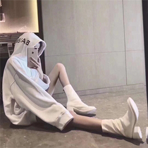 Womens shoes round toe thick bottom low heel back zipper long legs good looking heel height is about 4cm