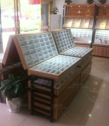 Стенд, солнцезащитные очки