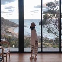 The Golden Mushroom mushroom looks at the grid pants loose and thin the thin and wide-legged straight pants.