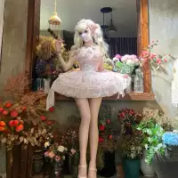 Розовое платье с воротником-хомутом