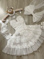 Белая брошь