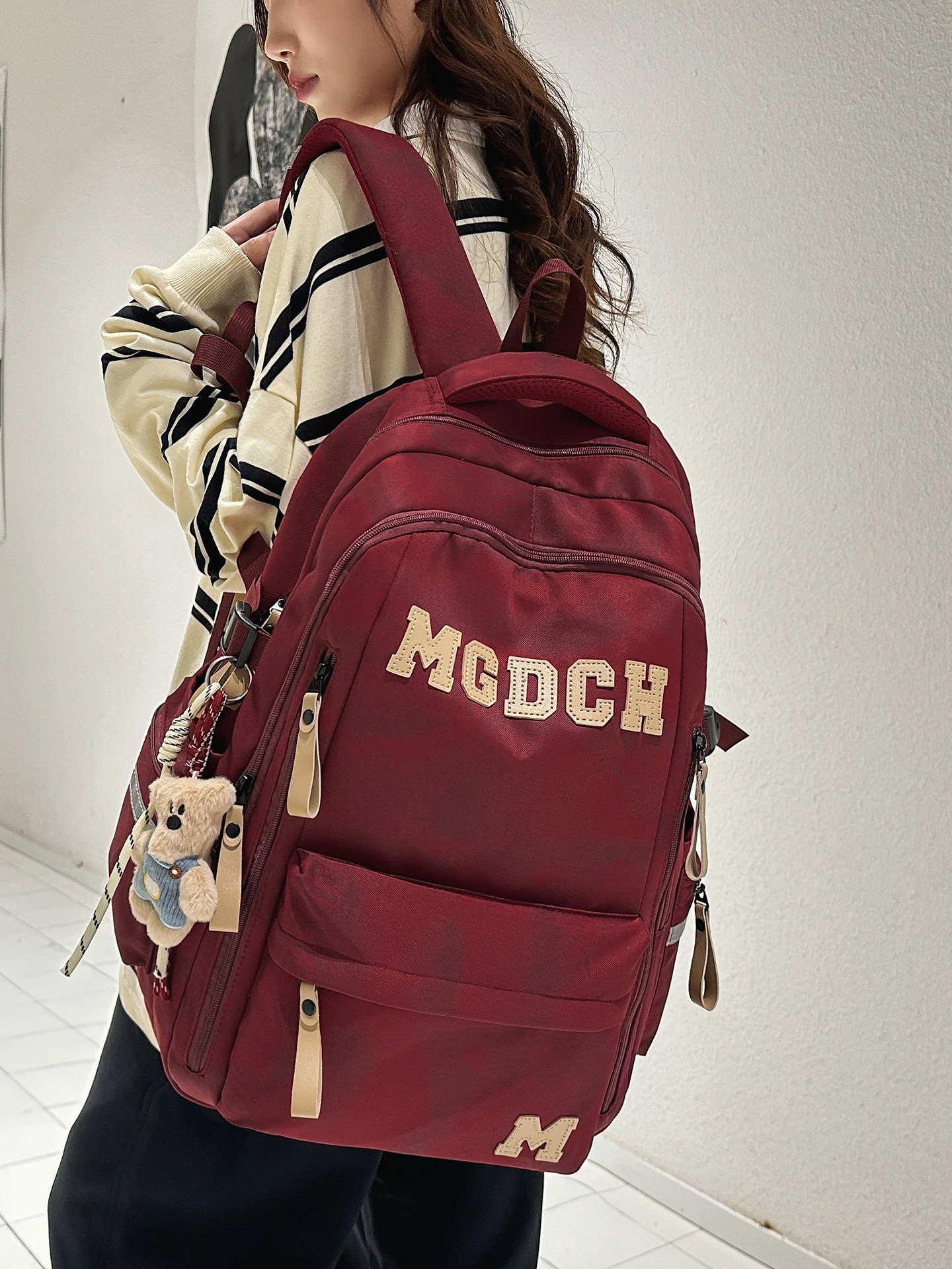 Schoolbags for Men and Women with Graffiti Letters, Workwear Style, Weight-Reducing Backpacks, Large-Capacity Backpacks for Middle and High School Students, Travel Backpacks