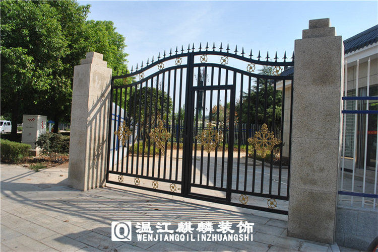 Chengdu factory direct wrought iron gate Garden gate open door Villa gate Factory gate anti-theft door custom