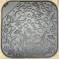 Серый животный лес