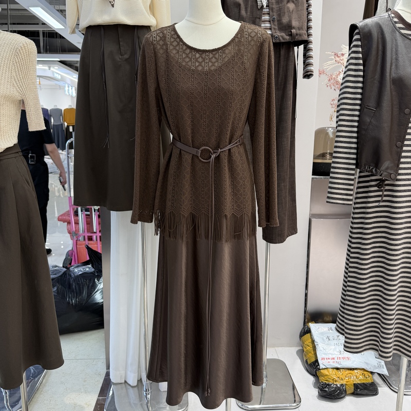 2026 Autumn New Vintage Fashionable Knitted Hollow-Out Tassel Long-Sleeve Blouse Paired with Strap Dress for Women 2026 Autumn New Vintage Fashionable Knitted Hollow-Out Tassel Long-Sleeve Blouse Paired with Strap Dress for Women