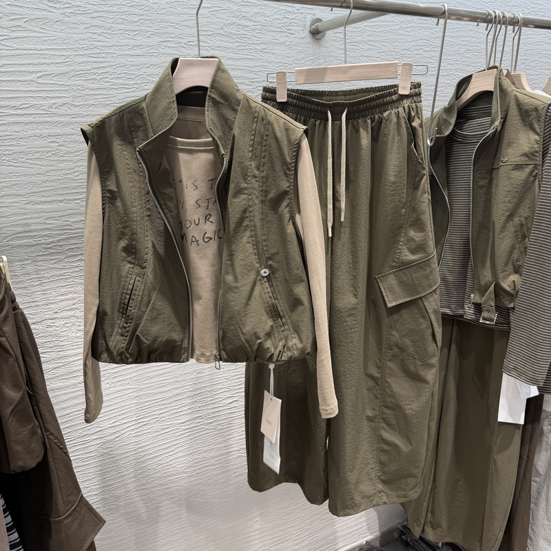 2026 Autumn New Army Green Three-Piece Set: Stand Collar Vest + Long Sleeve T-Shirt + Cargo Pants Casual Fashion Outfit