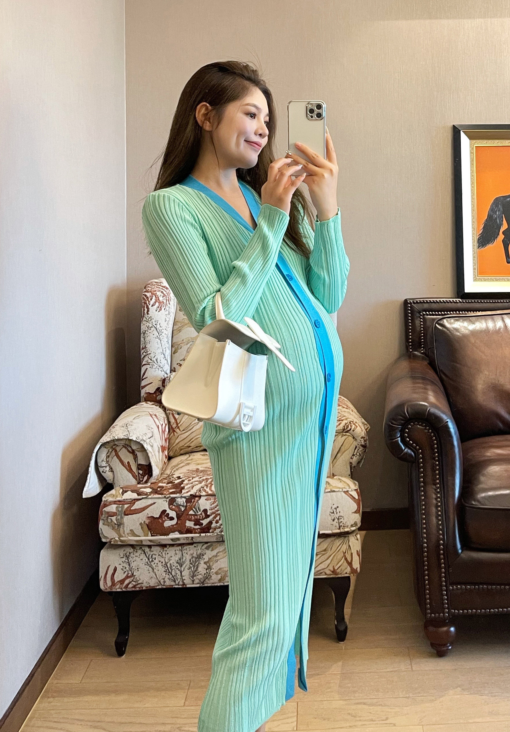 Peipei Pepe unsaturated color with a sweater and wear sweater knitted dress outside wearing a dress