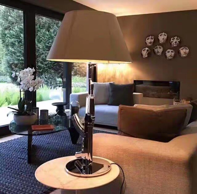 Modern minimalist AK47 long gun table lamp floor lamp electroplating pistol resin table lamp engineering floor lamp INS super fire