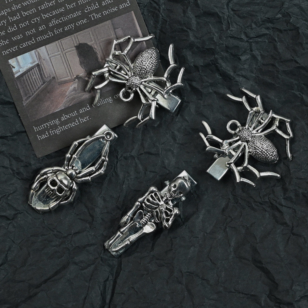 Retro skull and spider hair clip, dark gothic style, punk, 3D cool, European and American niche personalized hair clip.