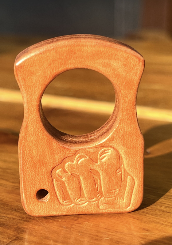 Yaomu Saddle Leather Thick Material Pair Ring Finger Tiger Edc Equipment Portable Cattle Pendant Pendant Keychain Yaomu Saddle Leather Thick Material Pair Ring Finger Tiger Edc Equipment Portable Cattle Pendant Pendant Keychain