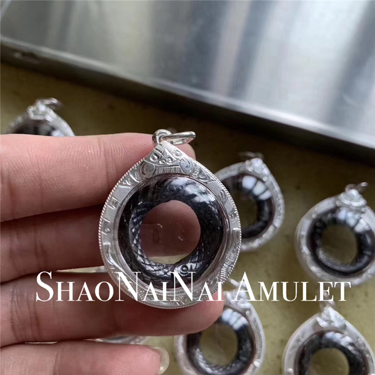 Young Mistress Thai Buddha Genuine Brand Dragon Baba Huo 2553 Snake Eat Snake Pendant Silver Shell Necklace