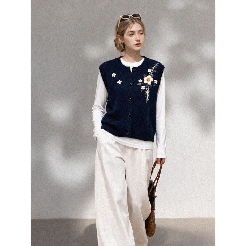 Vintage Floral Embroidered Knit Sweater Vest for Women, Autumn and Winter High-End Sleeveless Layered Outerwear Vest Top Vintage Floral Embroidered Knit Sweater Vest for Women, Autumn and Winter High-End Sleeveless Layered Outerwear Vest Top