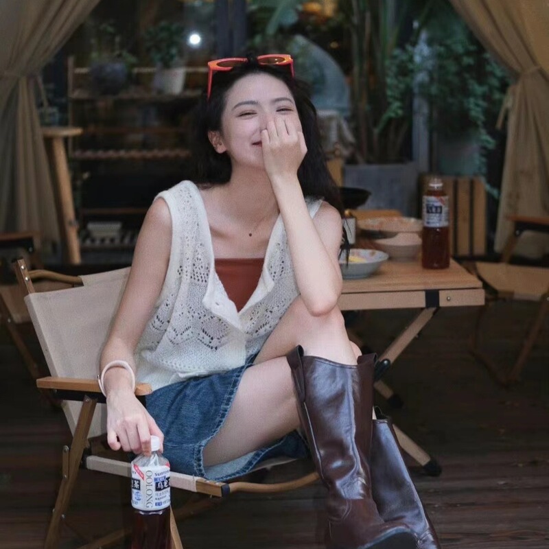 Vintage Hong Kong Style Hollow-Out Knit Cardigan Vest for Women, Summer Sleeveless Outerwear, Layered Sweater Vest, Thin Top Vintage Hong Kong Style Hollow-Out Knit Cardigan Vest for Women, Summer Sleeveless Outerwear, Layered Sweater Vest, Thin Top