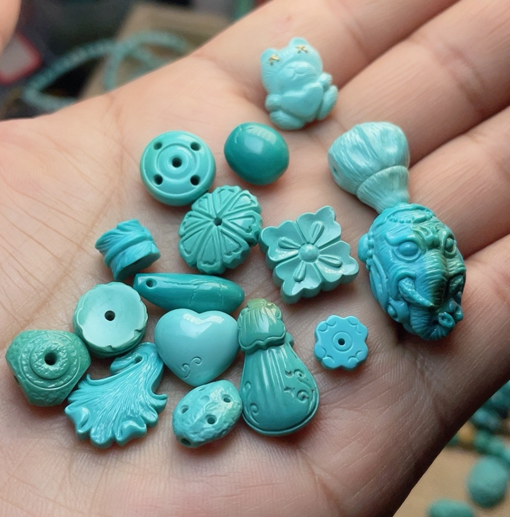 Natural turquoise carved four - leaf triangle elephant feather button cub bear replenishment price link