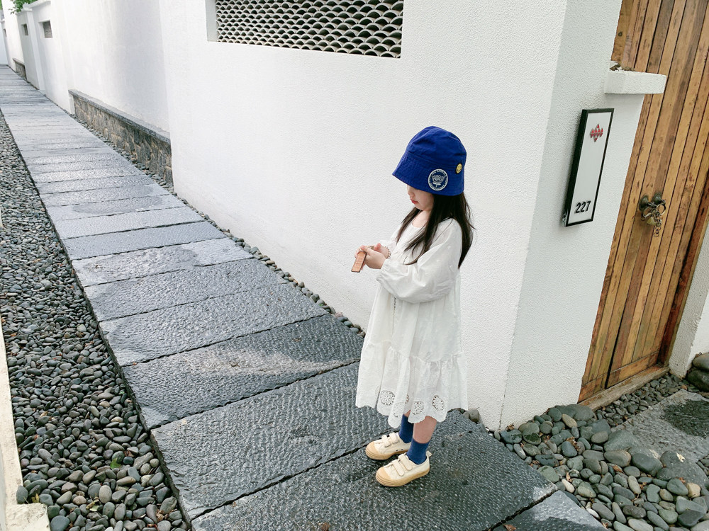 Non-refundable and non-exchangeable 19 autumn new products heavy industry girl girl baby white embroidered hollow dress skirt