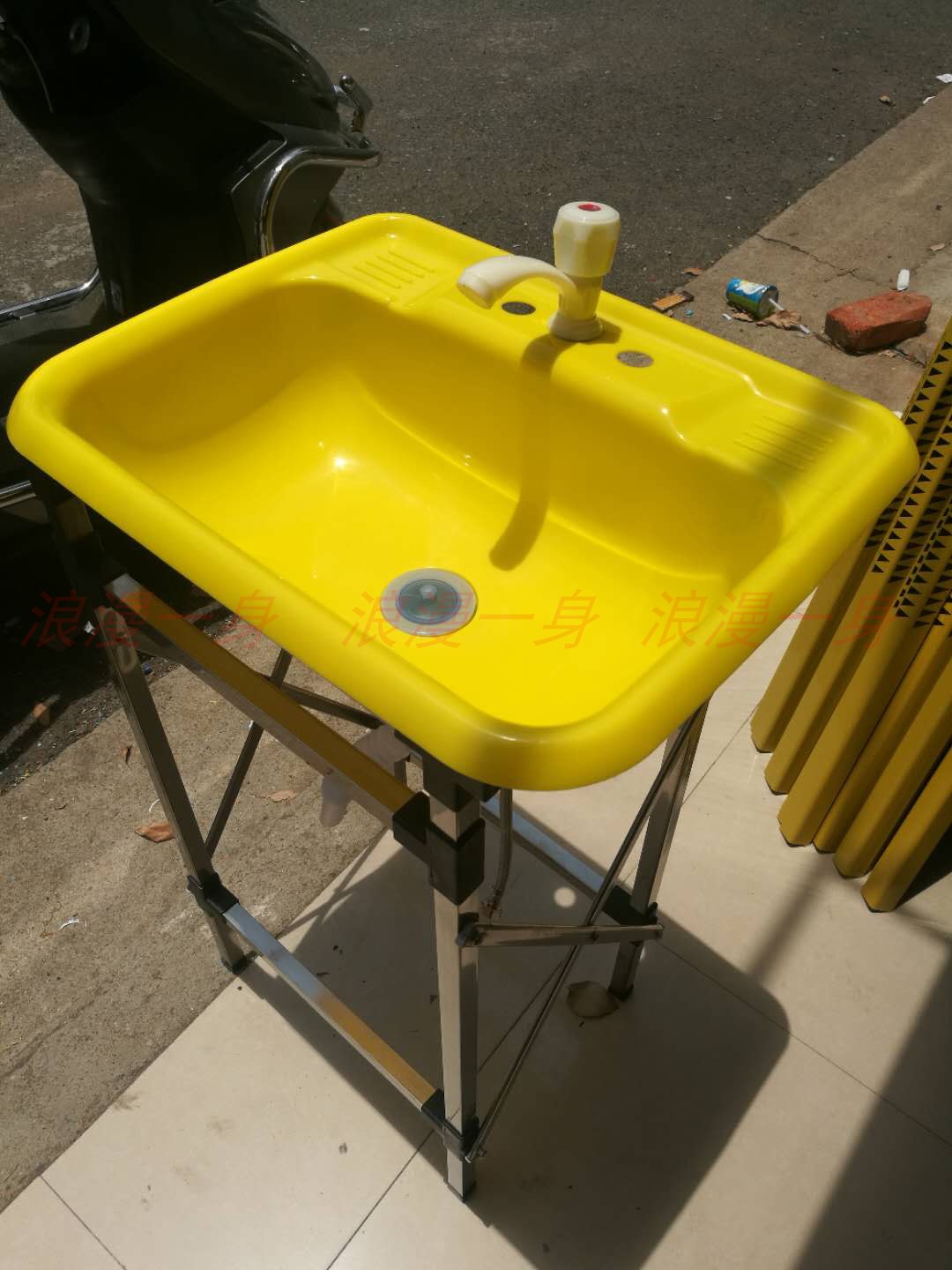 Site rental room basin color face wash basin sink Vegetable wash basin Water faucet shelf sewer pipe Inlet pipe