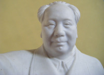 Chairman Maos full body stand like porcelain pendulum pieces Waving Sculptures White Tire Porcelain Unglazed Good and Magnificent Porcelain Like Pendulum