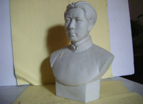 Jingdezhen Sculpture Porcelain Factory young Mao Zedong half-body porcelain like a thick and fine man See people love inventory old stock