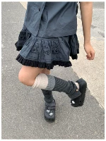 Черно -серая короткая юбка (первая партия) на складе, поставлена ​​примерно через два дня