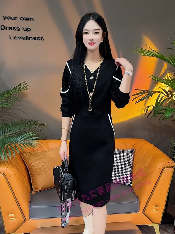 Sequined Patchwork Elegant Dress for Women, Autumn and Winter Long-Sleeved Dress, V-Neck, Waist-Cinching, Slimming, Versatile Black Base Dress