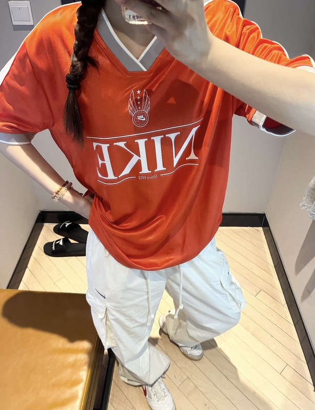 Wenwen Genuine Nike Girls' New Quick-Drying Breathable V-Neck Short-Sleeved Sports T-Shirt Jersey Ih8505-633 Wenwen Genuine Nike Girls' New Quick-Drying Breathable V-Neck Short-Sleeved Sports T-Shirt Jersey Ih8505-633