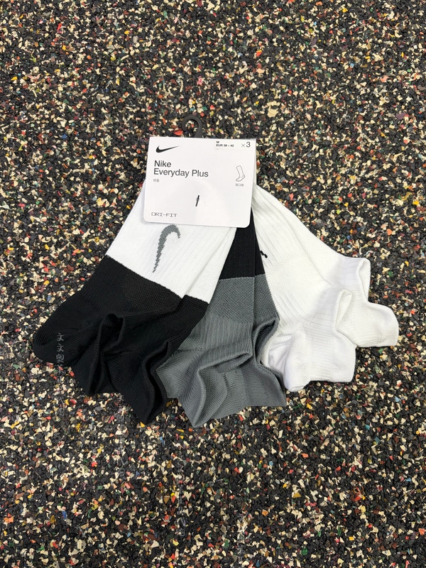 Wenwen Genuine Nike Three-Pair Pack of Quick-Drying Breathable Sports Short Socks for Men and Women Cv2964-904 Wenwen Genuine Nike Three-Pair Pack of Quick-Drying Breathable Sports Short Socks for Men and Women Cv2964-904