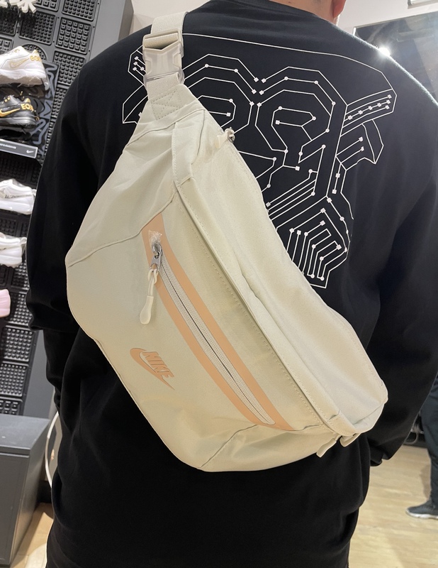 Wenwen Genuine Nike Men's and Women's New Large-Capacity Cross-Body Chest Mobile Phone Sports Waist Bag Dn2556-020