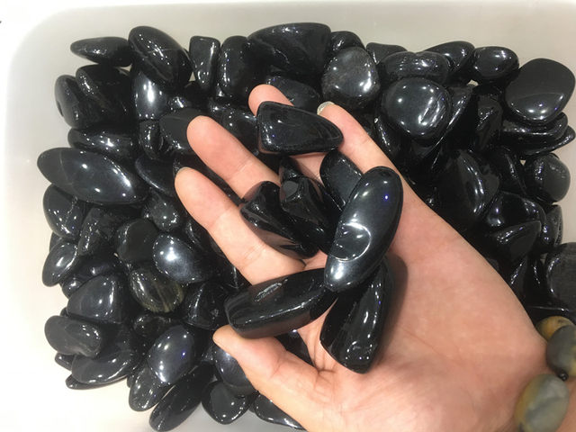 ທໍາມະຊາດ obsidian gravel ແຮ່ດິບ degaussing purification ການຂົນສົ່ງຟຣີຕູ້ປາຕົກແຕ່ງ gravel ໄປເຊຍກັນອະນຸພາກແກນວ່າງ