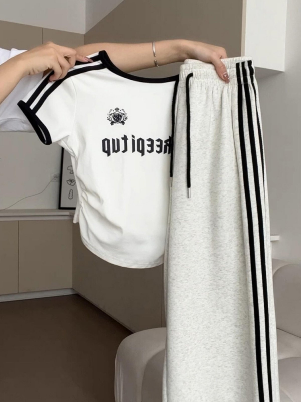 College Style Sports Suit for Women, Summer Student Outfit, a Complete Set of Trendy Short-Sleeved Casual Long Pants Two-Piece Set