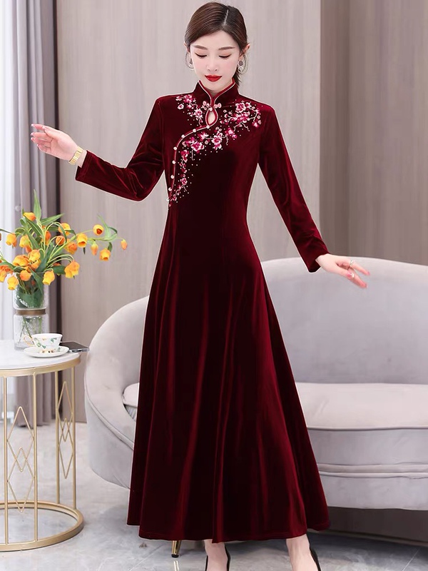 New Year and Spring Festival Wedding Banquet Attire, High-End Gold Velvet Cheongsam Embroidered Dress, Autumn and Winter Mother's Dress, Elegant and Stylish New Year and Spring Festival Wedding Banquet Attire, High-End Gold Velvet Cheongsam Embroidered Dress, Autumn and Winter Mother's Dress, Elegant and Stylish