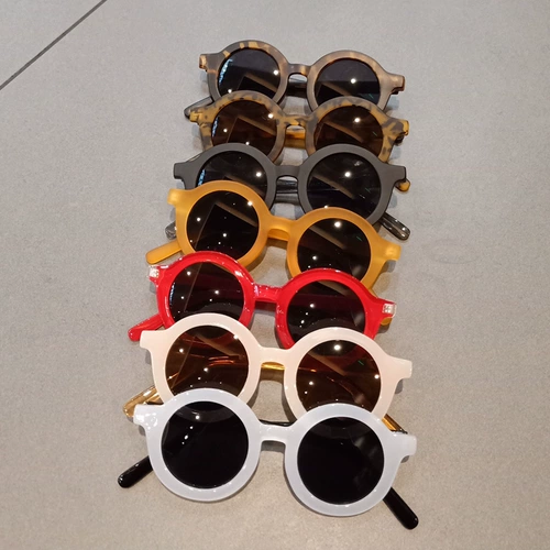 Детские ретро универсальные солнцезащитные очки на солнечной энергии подходит для мужчин и женщин, защита от ультрафиолета