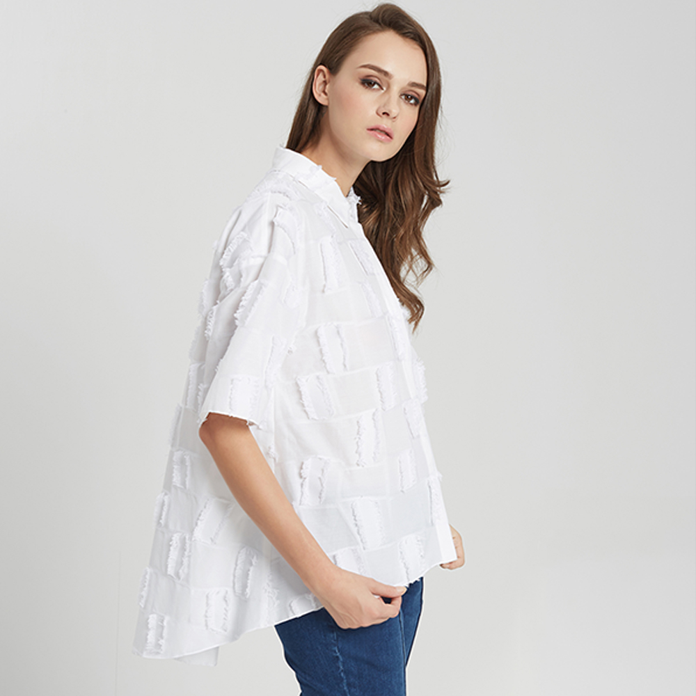 Cổng Pose trắng bông và khâu chặt vào Make Cũ Trăm Thời trang nữ Mid-Sleeve Shirt