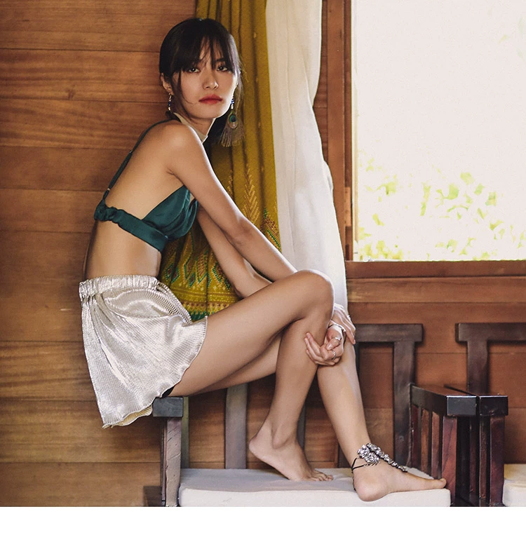 SINCETHEN Nấm boho xếp li trắng bên bờ biển kỳ nghỉ rộng chân quần short mùa hè nữ không khí quần sooc da nữ kết hợp với áo gì