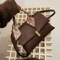 Autumn Lady Bag Package Advanced Sensation Handheld Silk Towels Single Shoulder Bag Bag Women Bag 2022 Spring New Tide Fashion Slanted Satchel Bag