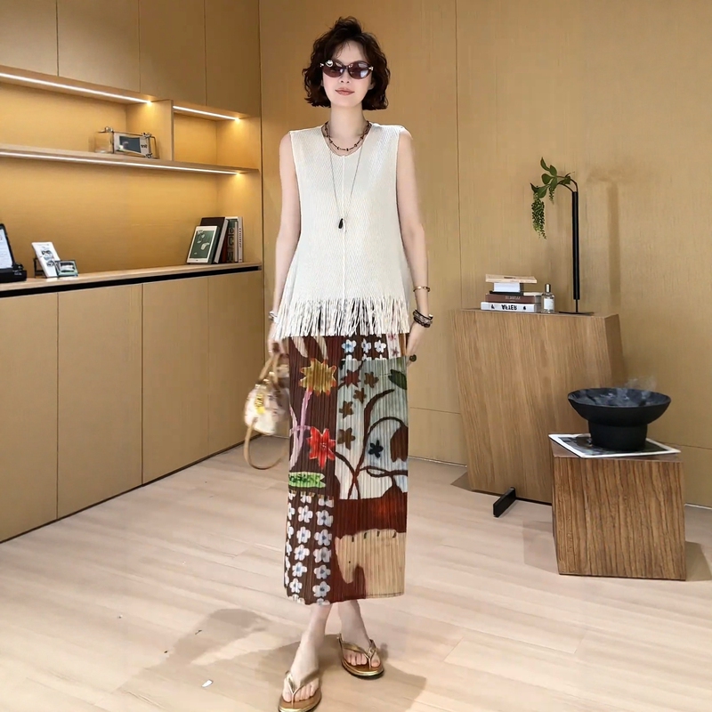 Designed Pleated Tassel Vest for Women, Summer Miyake Style Dragon Scale Twill, Loose and Versatile, Slimming, Stretchy Sleeveless Top Designed Pleated Tassel Vest for Women, Summer Miyake Style Dragon Scale Twill, Loose and Versatile, Slimming, Stretchy Sleeveless Top