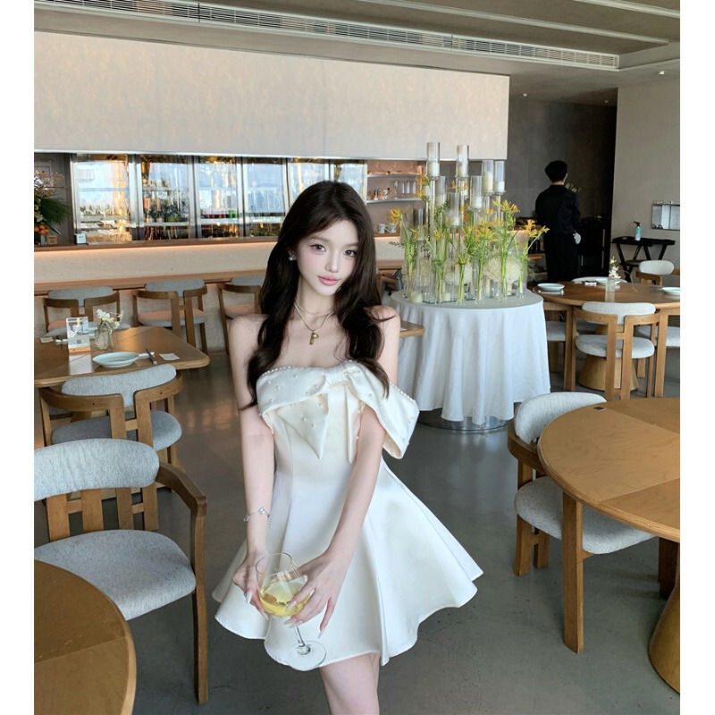 French-Style One-Shoulder Bow-Tie Elegant Slim-Fit Tube Top Dress for Women, Suitable for Birthday Parties, Evening Events, and Short Dresses French-Style One-Shoulder Bow-Tie Elegant Slim-Fit Tube Top Dress for Women, Suitable for Birthday Parties, Evening Events, and Short Dresses