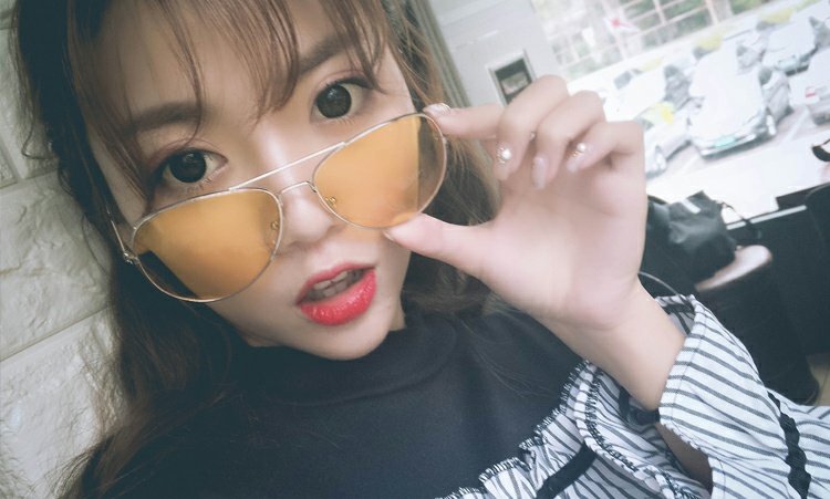Kính râm mới 2019 nữ mặt dài tròn mặt thời trang hipster hoang dã retro phiên bản Hàn Quốc của ngôi sao mạng kính đỏ kính trẻ em