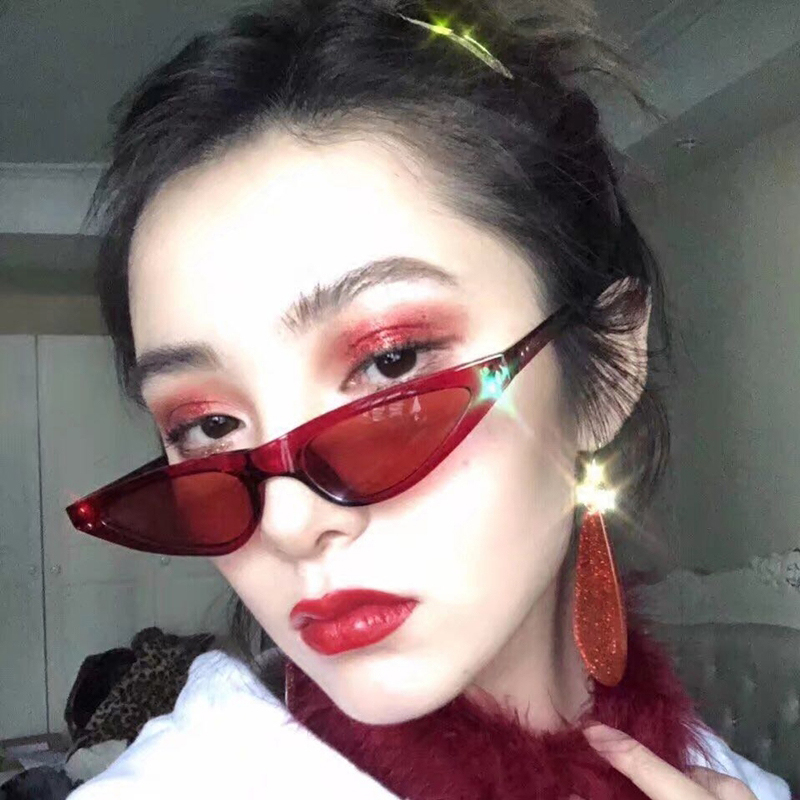 Small boxes ins the same kind of Euromeo Street flavored red glasses shake-up recessed styling sunglasses Cat Eye Sunglasses Small Face