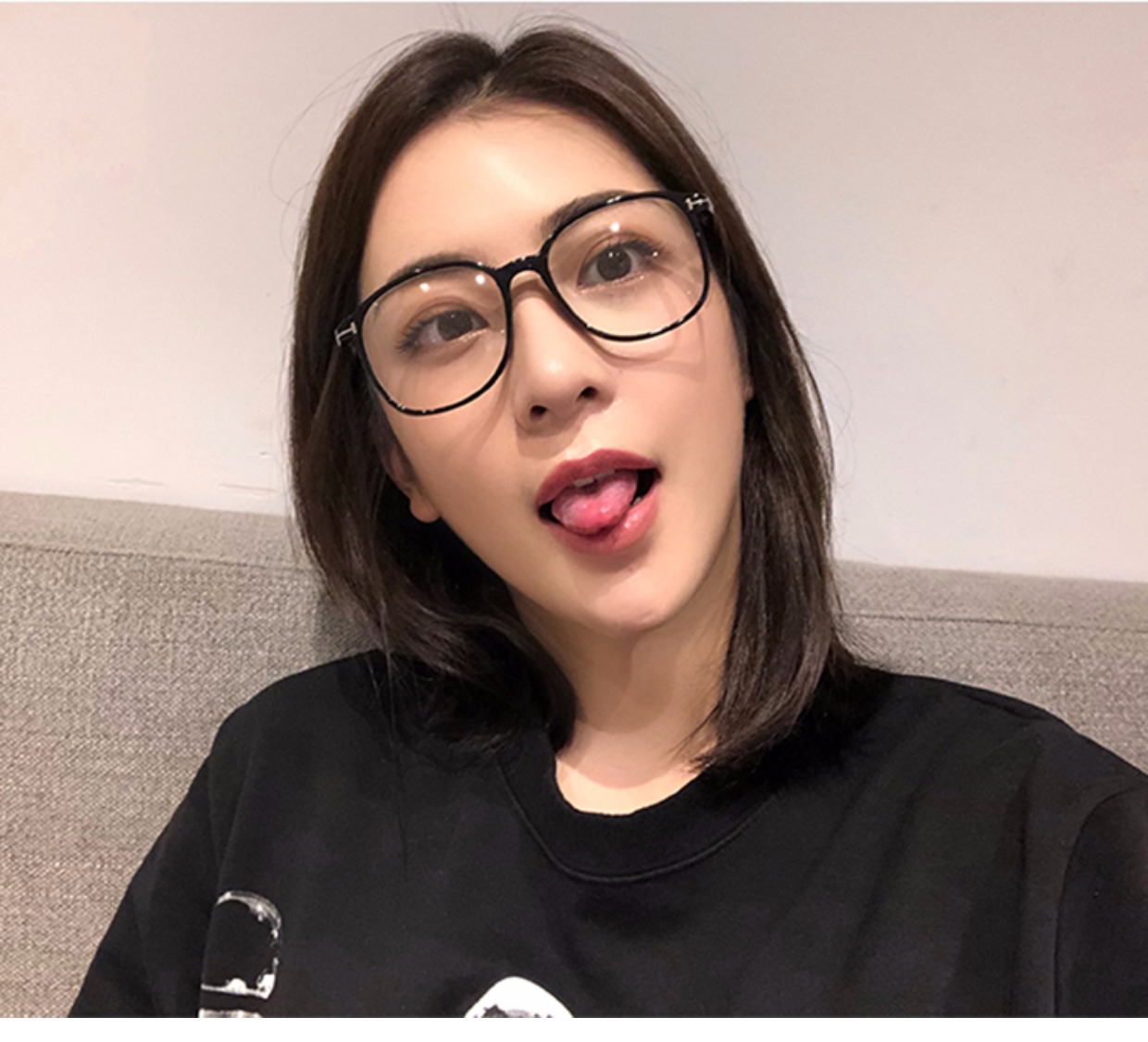 Wang Liuwen với phiên bản tiếng Hàn của khung kính nữ thủy triều retro Đơn giản cá tính khung nhỏ bằng kim loại kính phẳng gương kính mắt việt tín
