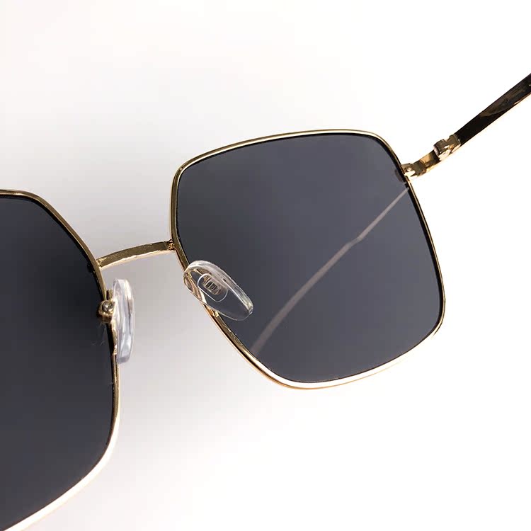 Kính râm màu đỏ nữ phiên bản Hàn Quốc của thủy triều retro cá tính ins siêu lửa kính râm bãi biển kính ulzzang khung đường phố thủy triều kính đa tròng