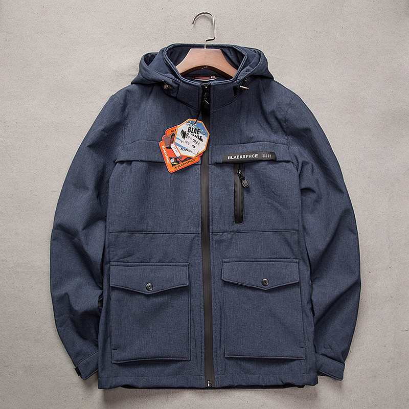 Autumn and winter new outdoor sports soft shell stormtrooper jacket men plus velvet large size casual detachable cap multi-pocket mountaineering jacket